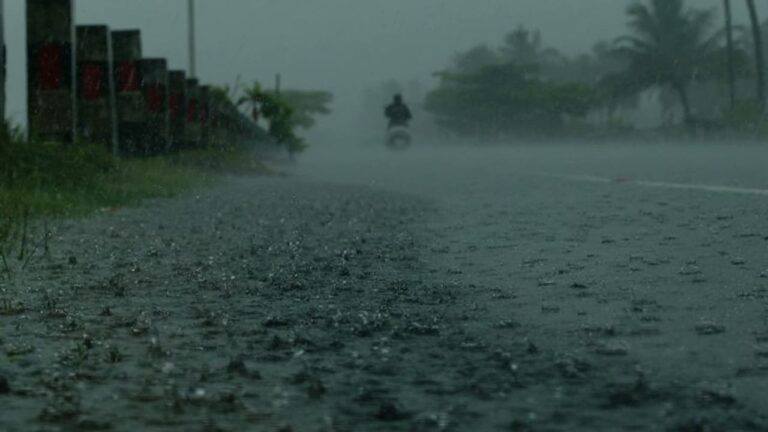 w-1280h-720format-jpgimgid-01g80y3x5typk88h17bv31jpr2imgname-rain-kerala-2-.jpg