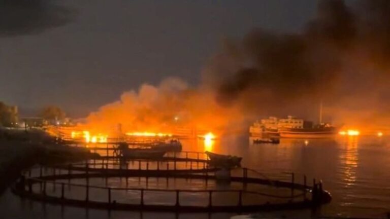w-1280h-720format-jpgimgid-01kxa18n6tgzxs70gfftv6ch7gimgname-us-iran-conflict-hormuz-strait-clos.jpeg
