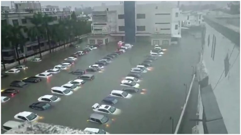 w-1280h-720format-jpgimgid-01kyd4knc2jbznyvdjrt852z62imgname-floods-in-gujarat-1784999957890.jpg