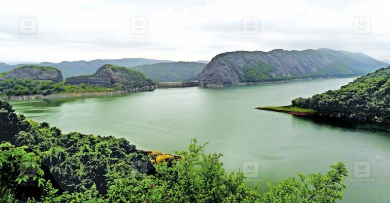 IDUKKI-Cheruthoni-Dam.jpg