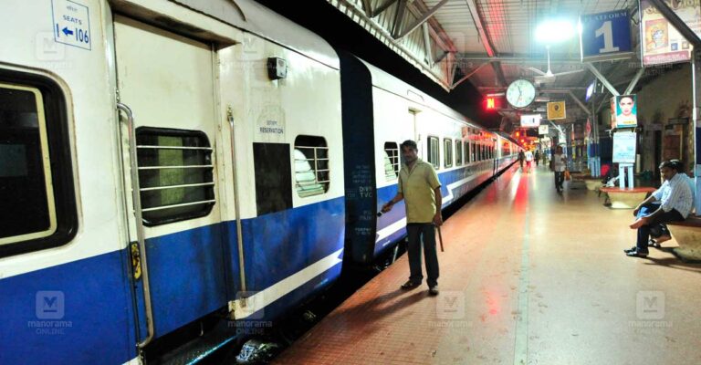 Jan-Shatabdi-train.jpg