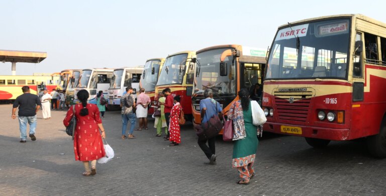 Kottayam-KSRTC-bus-stand.jpg