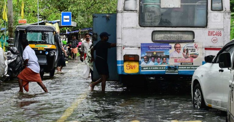 alappuzha-changanassery-road.jpg