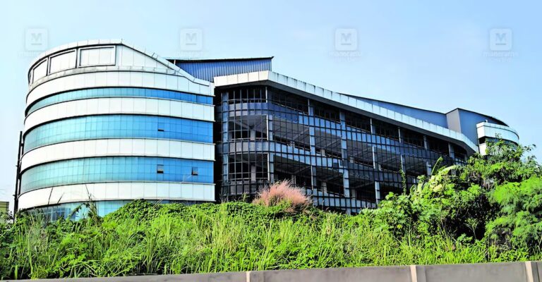 commercial-complex-unused-vadakara.jpg
