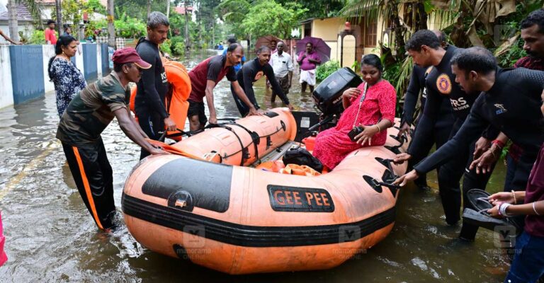 floodwaters-entered-umayattukara-chengannur-1.jpg