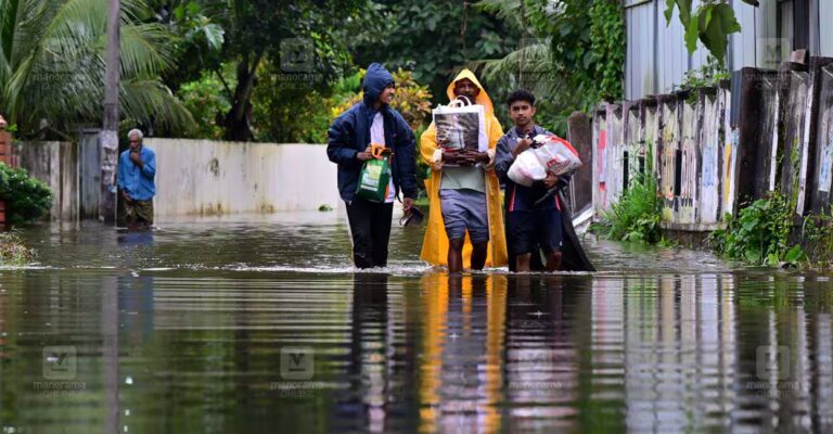 floodwaters-entered-umayattukara-chengannur-5.jpg