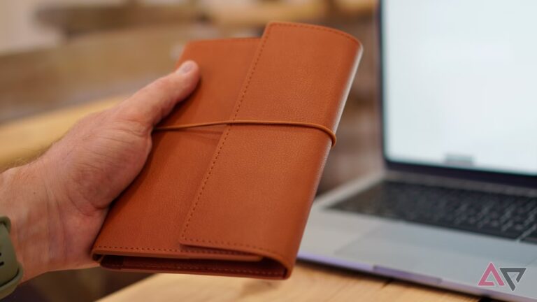 flowtica-folio-hand.JPG