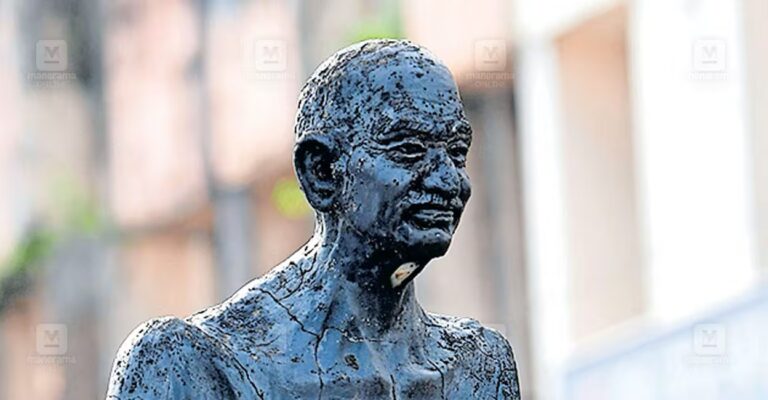 kerala-gandhi-statue-theft.jpg