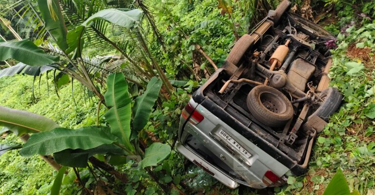 kollam-school-van-accident-1.jpg
