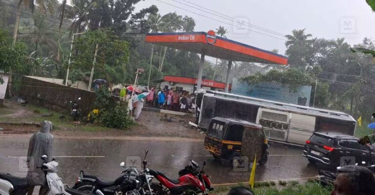 koothattukulam-tourist-bus-accident-image-3.jpg