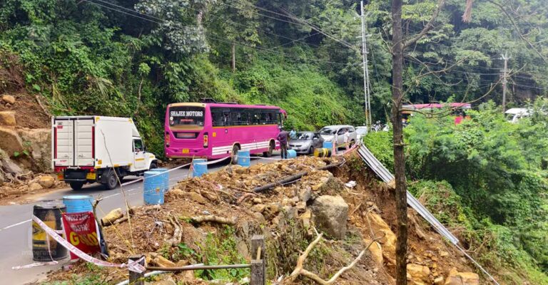 kottayam-kumily-road-traffic-1.jpg
