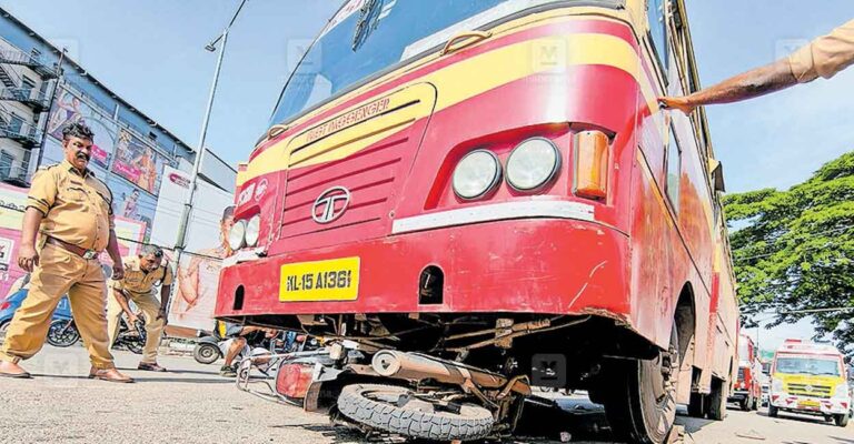 ksrtc-accident-klm.jpg