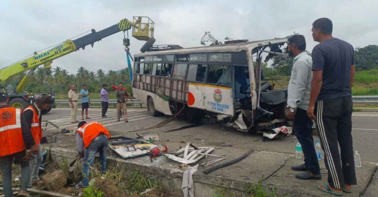 ksrtc-bus-accident-karnataka-image-4.jpg