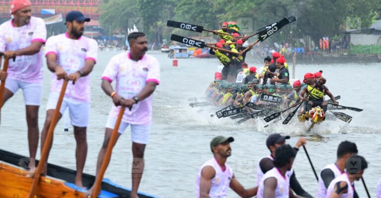 nehru-trophy-boat-race-013.jpg