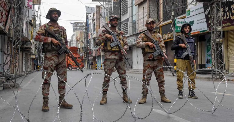 pakistan-soldiers.jpg