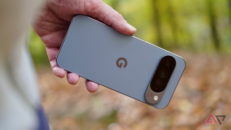 pixel-10-pro-xl-hand-back.JPG