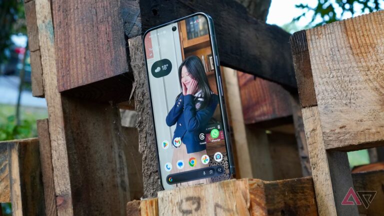 pixel-10-pro-xl-screen-wood.JPG