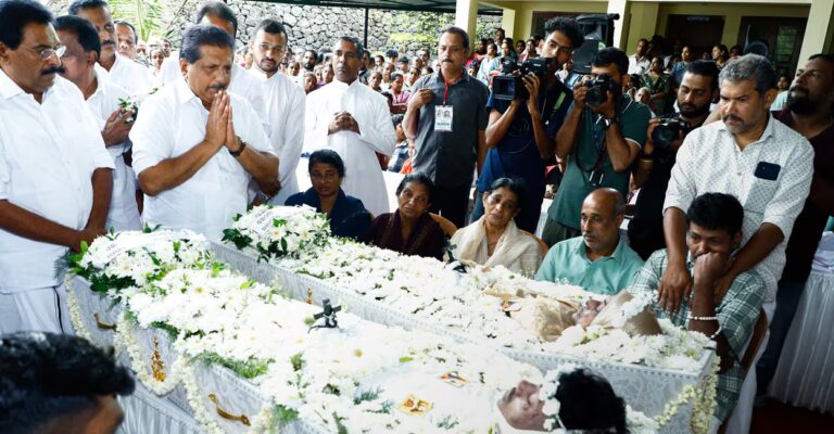 poonjar-landslide-victims-funeral1.jpg