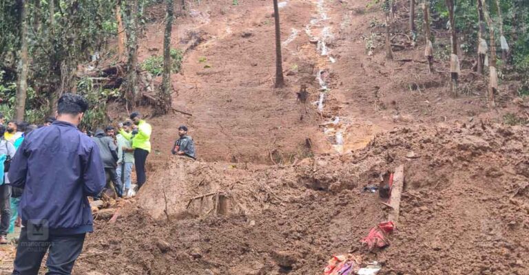 poonjar-payyanithottam-landslide.jpg