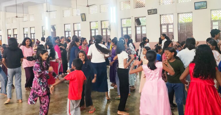 relief-camp-children-dance-1.jpg