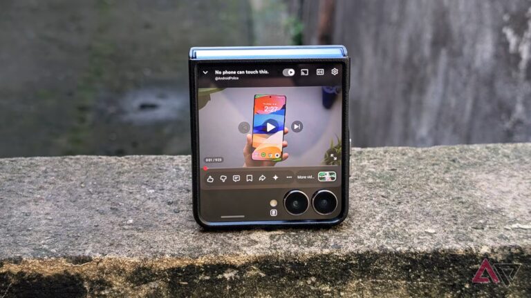 samsung-galaxy-z-flip-7-playing-youtube-video-on-cover-display.jpg