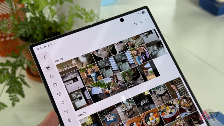 samsung-galaxy-z-fold-7-open-showing-photo-gallery.jpg