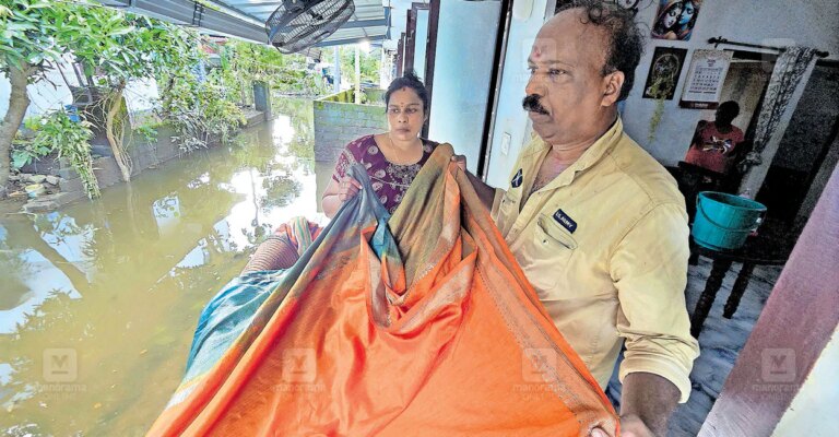 thiruvalla-flood-wedding-saree-damage.jpg