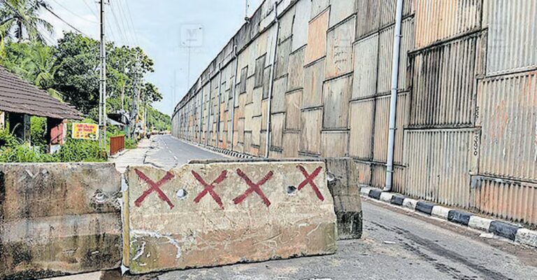 thrissur-road-block2.jpg