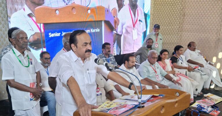 vd-satheesan-senior-journalists-forum-1.jpg