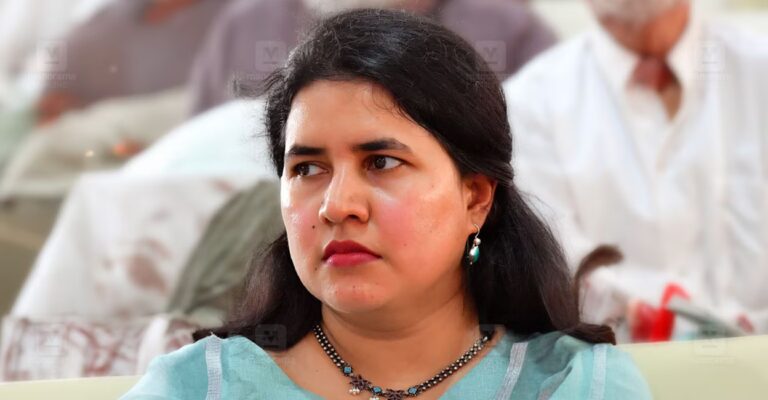veena-vijayan.jpg