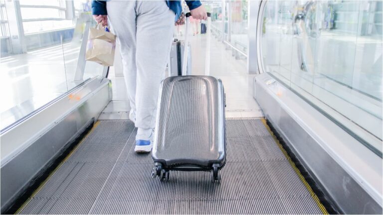 w-1280h-720format-jpgimgid-01kh3p438bv1w3evbxhtcnjzf0imgname-travel-ban-1770724134155.jpg
