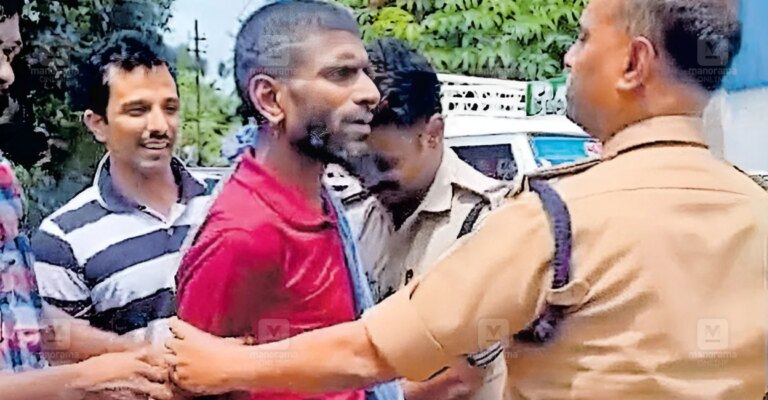 aluva-railway-station-robbery-2.jpg