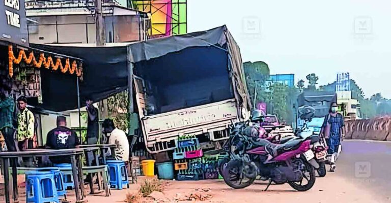 cheranalloor-abandoned-lorry-news.jpg