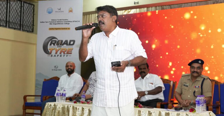 chief-whip-sings-college-seminar.jpg