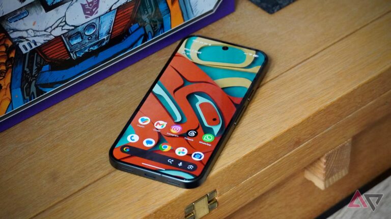 google-pixel-11-pro-wallpaper-table.JPG