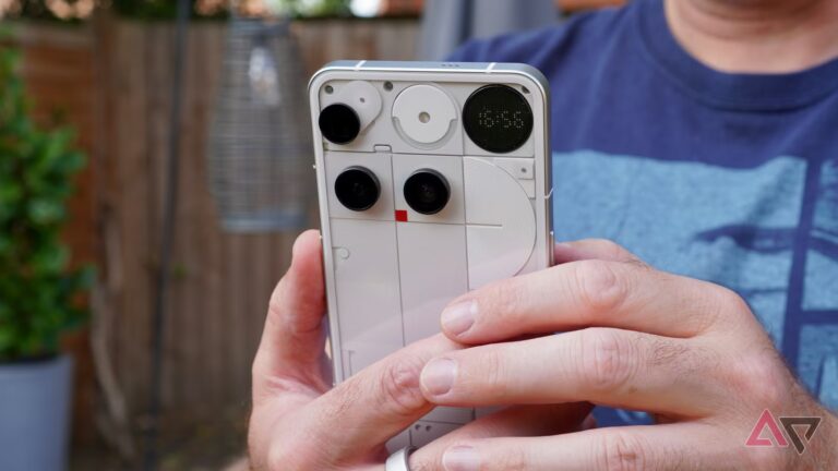 nothing-phone-3-top-back-hand.JPG