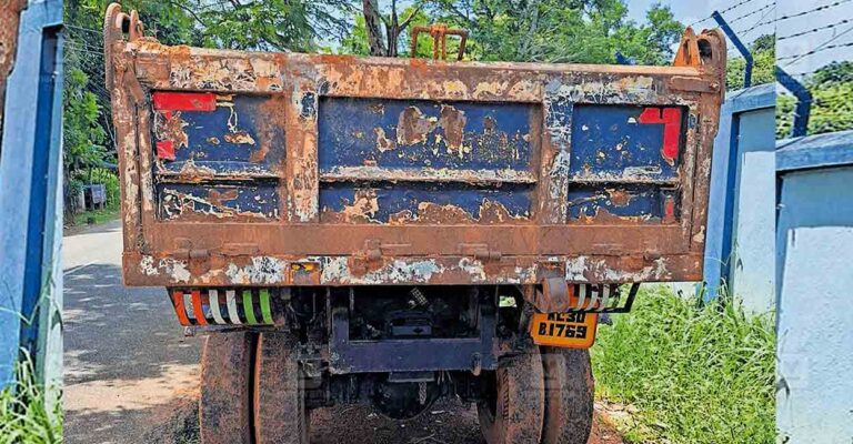 old-tipper-lorry.jpg