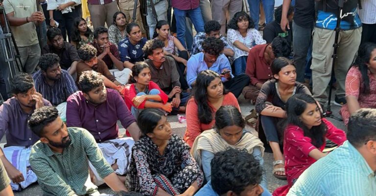 sfi-protest-thiruvananthapuram.jpg