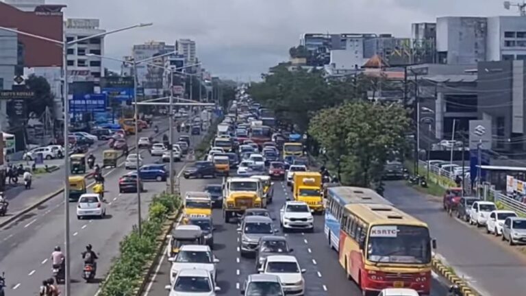 w-1280h-720format-jpgimgid-01gh0qk12cybxj6skn9qgyft6fimgname-kochi-traffic.jpg