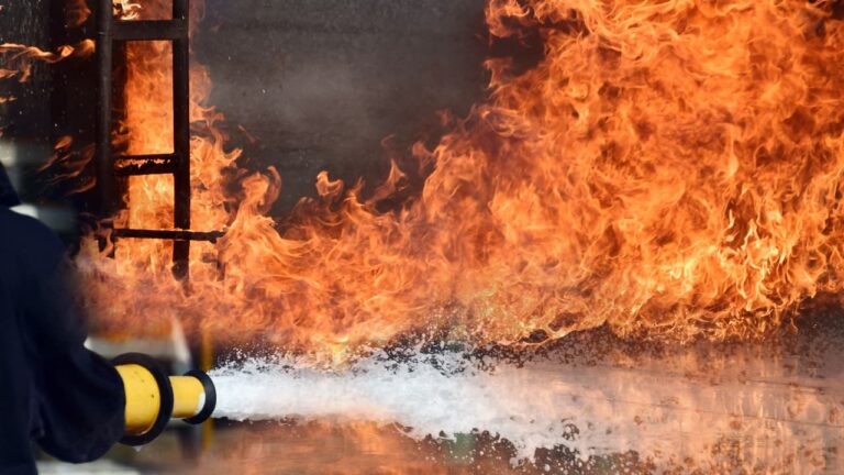 w-1280h-720format-jpgimgid-01kwvbx844fph8rxw8sps12235imgname-fire-accident-3-1783329890436.jpg