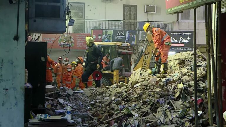 w-1280h-720format-jpgimgid-01m1wnkmzjvqnar8q3bwdekvnjimgname-delhi-building-collapse-17887423252.jpeg