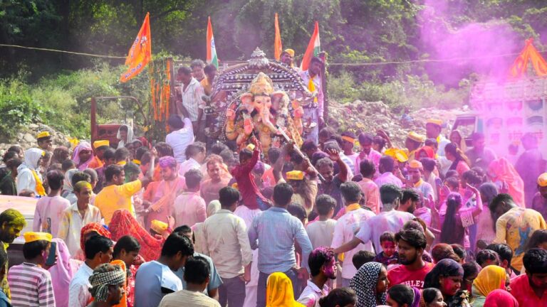 w-1280h-720format-jpgimgid-01m1xt4v5mqvj21y39me3pek1simgname-ani-ganesh-idol-immersion-artificia.jpeg