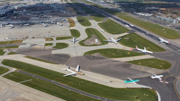 w-1280h-720format-jpgimgid-01m20xdzbn73069zatpgpjzhj4imgname-uk-flight-disruption-over-300-fligh.jpeg