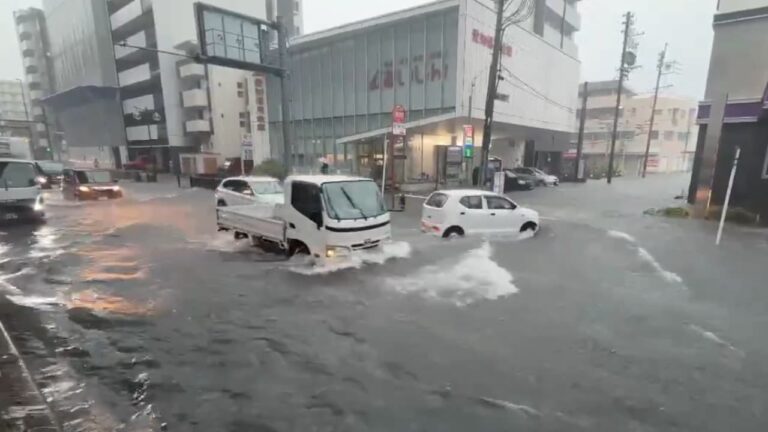 w-1280h-720format-jpgimgid-01m22z38zc0evd2exm2waj2tsjimgname-nagoya-floods-1788953601004.jpg