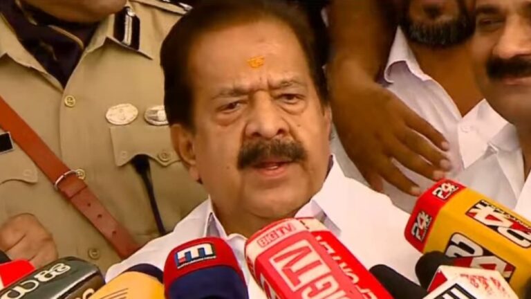 w-1280h-720format-jpgimgid-01m2pp2hj3eavjz8d0f8sgtjneimgname-ramesh-chennithala-reporter-tv-raid.jpeg