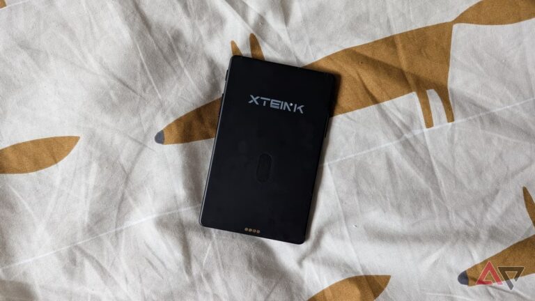 xteink-x4-pro-on-bedspread.jpg