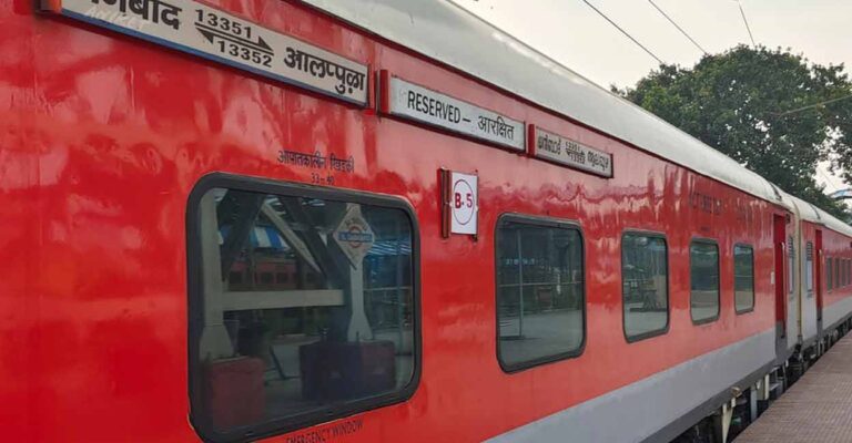 alappuzha-dhanbad-express-train.jpg