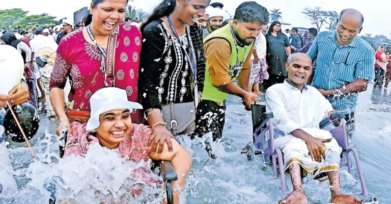 bedridden-patients-kozhikode-beach-visit.jpg