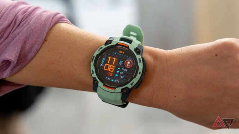 garmin-instinct-3-amoled-ces-2025.jpg