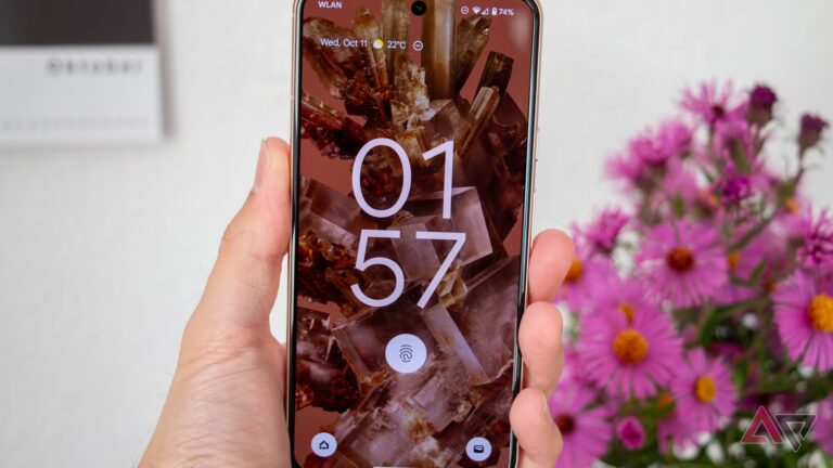 google-pixel-8-android-14-lock-screen.jpg